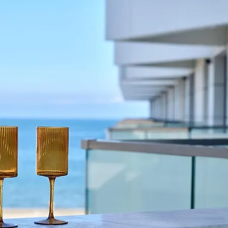 Retro In Infinity Apartment *