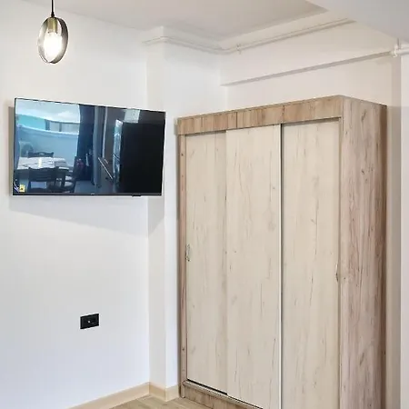 Retro In Infinity * Mamaia